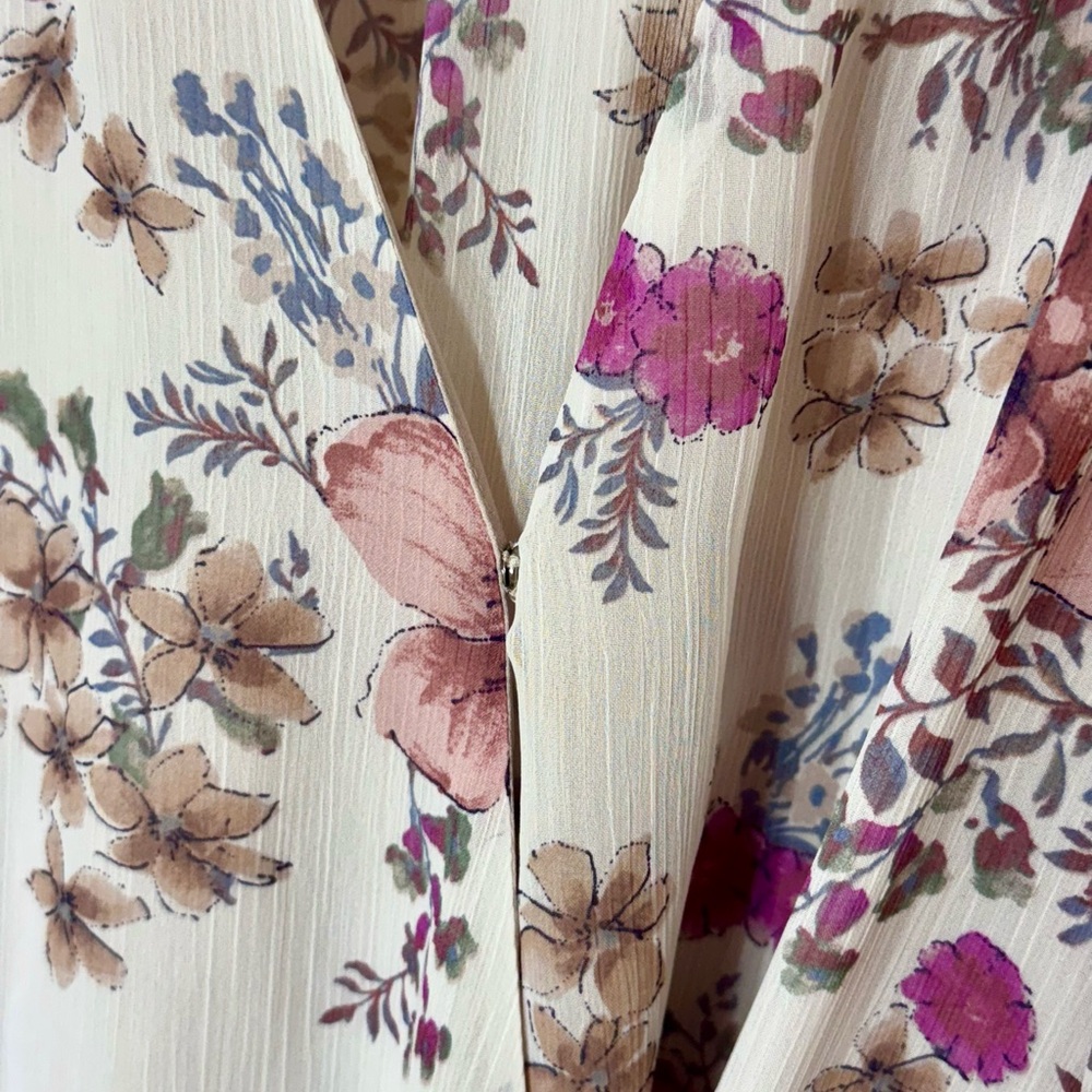 VICI Avant Floral Chiffon Wrap Dress - Picture 11 of 13